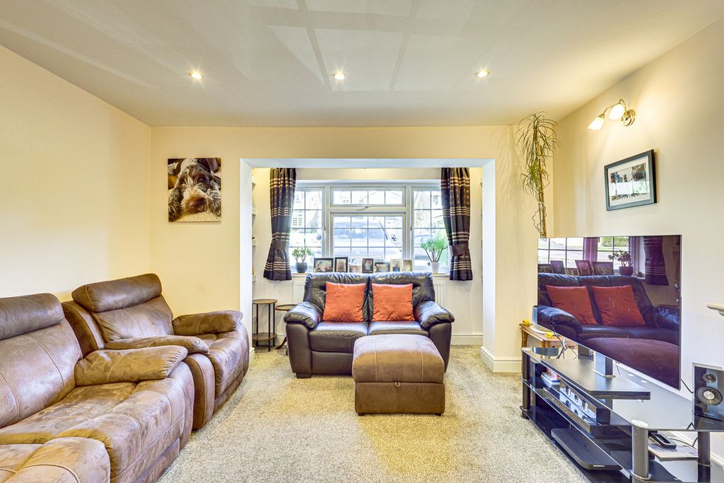 Property photo 2 of 41