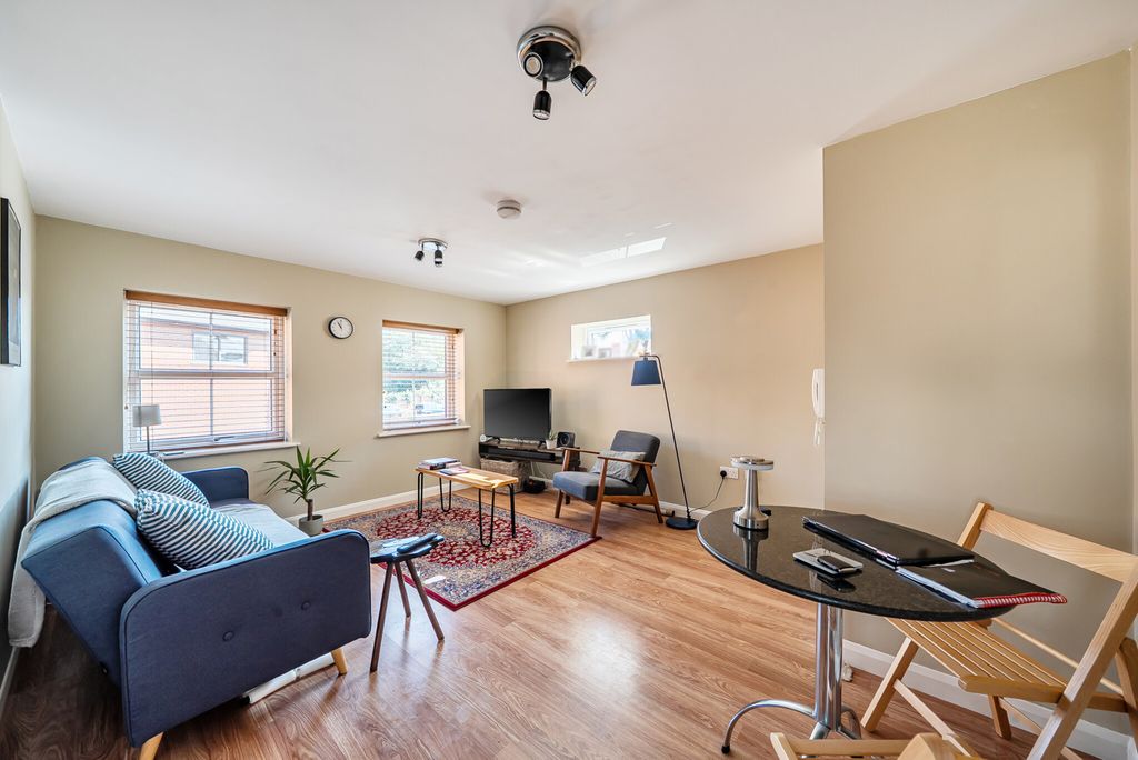 Property photo 2 of 19 1425686-7-69Bbe50...