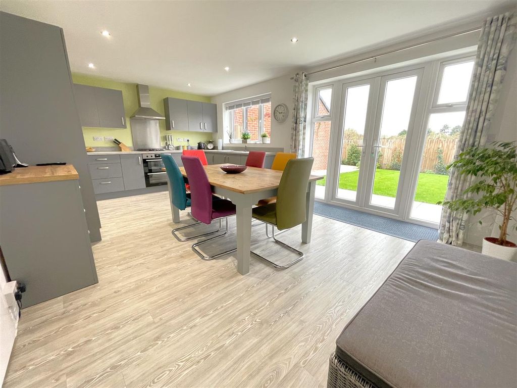 Property photo 2 of 27 Dining Kitchen