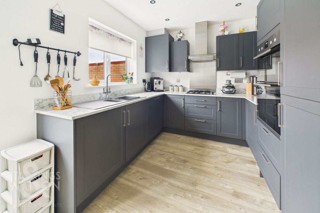 Property photo 3 of 24