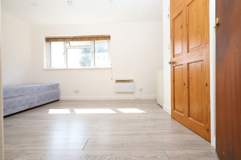 Property photo 1 of 3