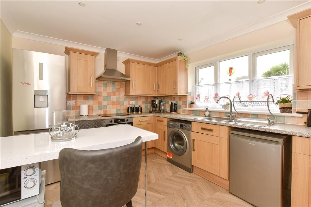 Property photo 2 of 11 Kitchen