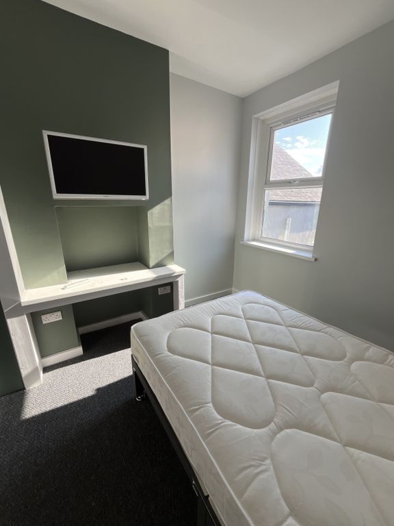 Property photo 1 of 19 7 Bedroom Student/Professional Accommodation.