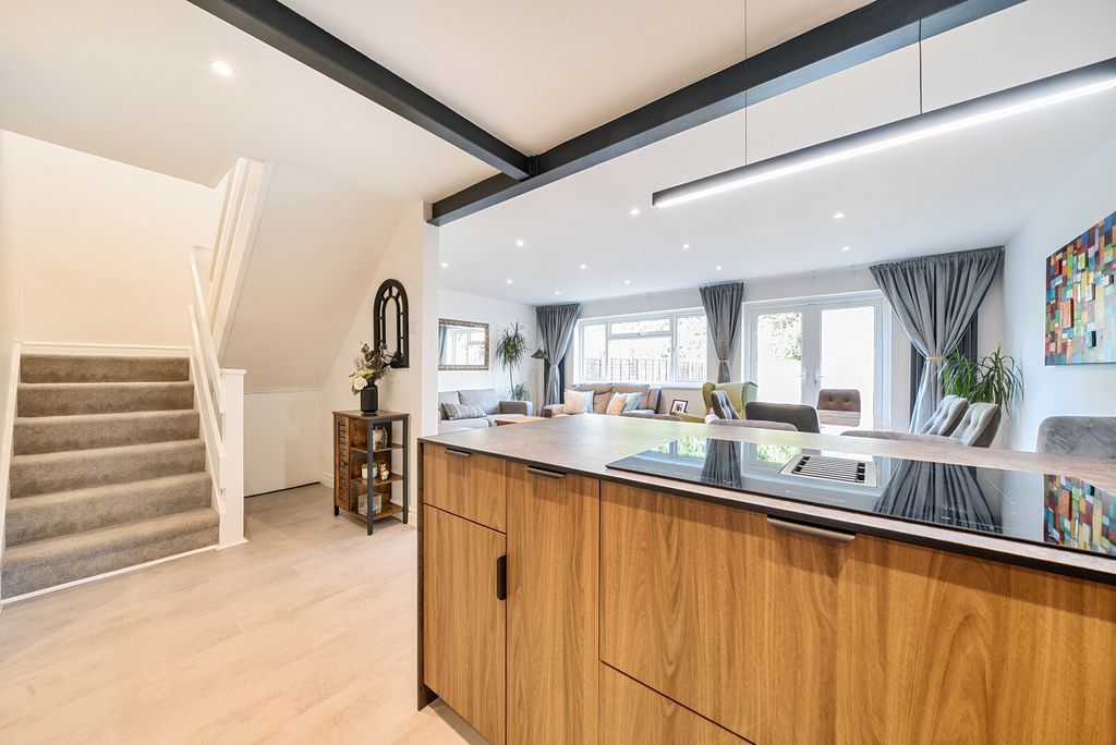 Property photo 3 of 18 Picture 3