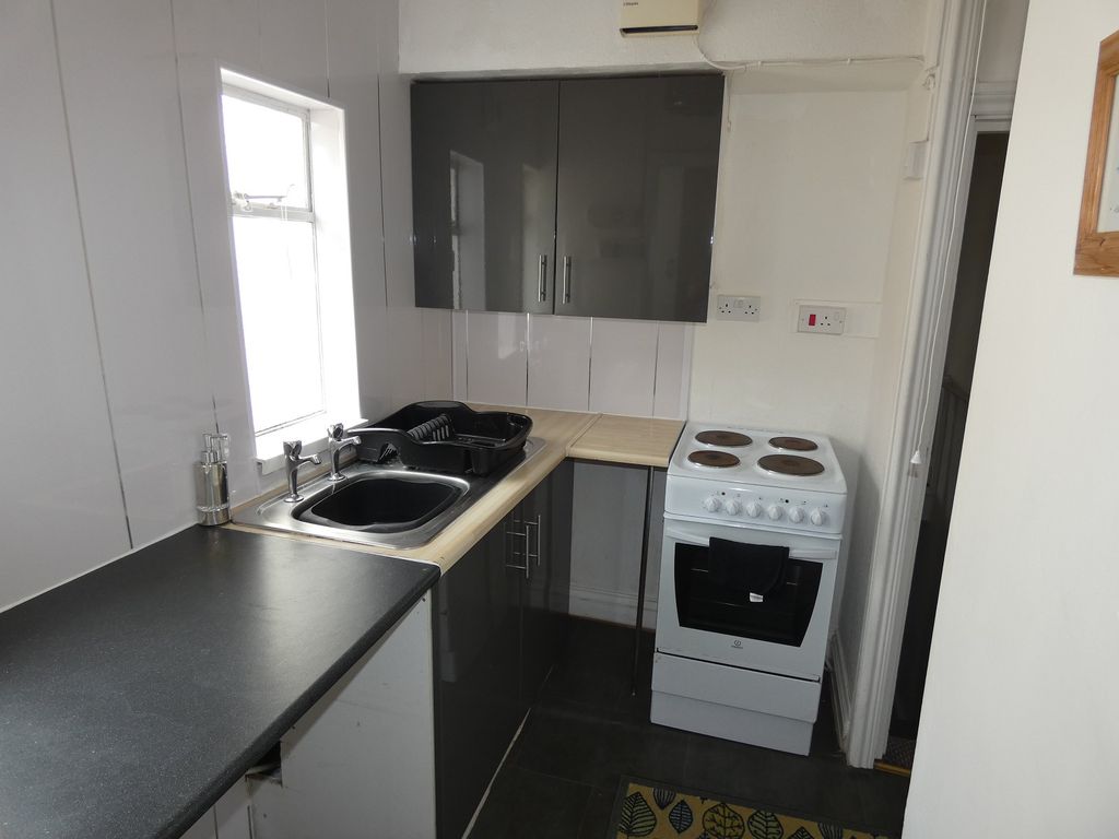 Property photo 3 of 6 Kitchen