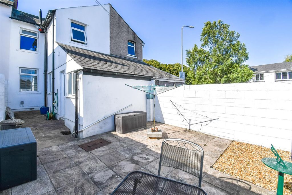 Property photo 2 of 22