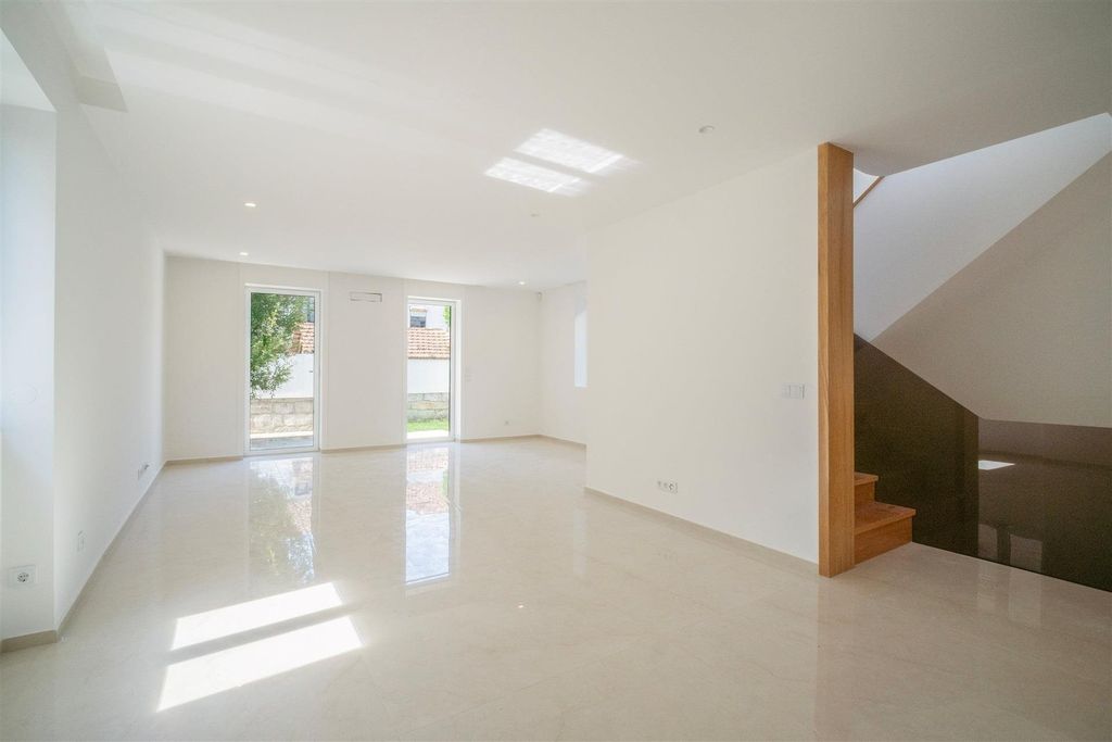 Property photo 3 of 45