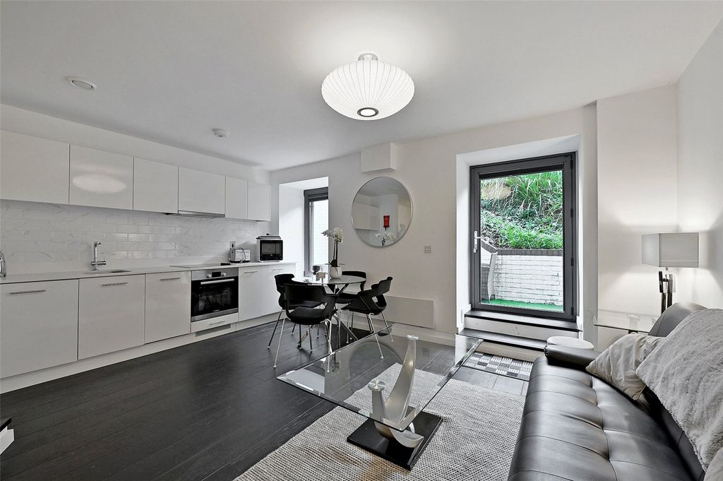 Property photo 2 of 8 Reception Room