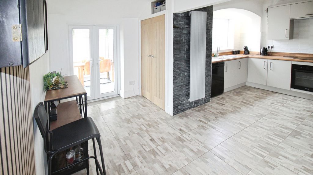 Property photo 3 of 20 Kitchen Diner.Jpg