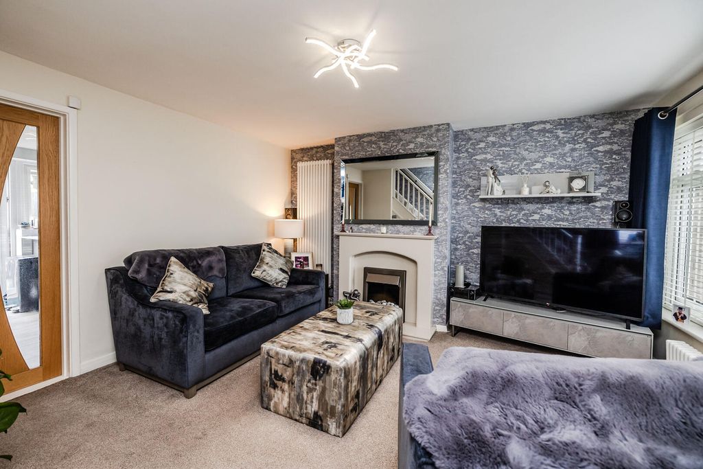 Property photo 3 of 40 Living Room