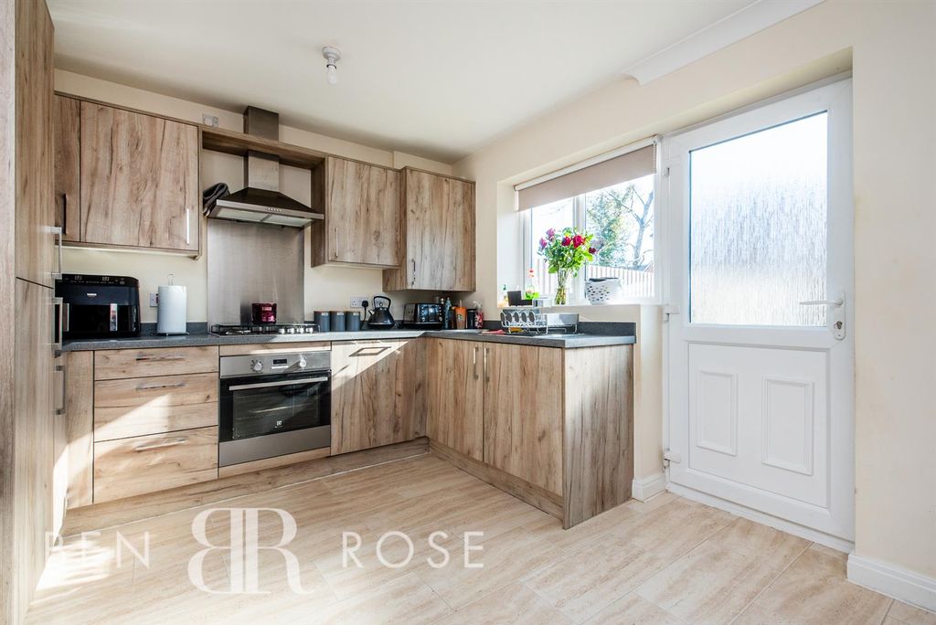 Property photo 2 of 16 Kitchen/Diner