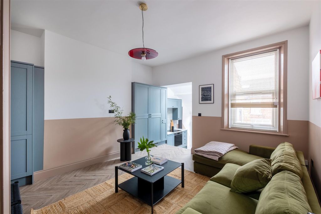 Property photo 2 of 28 35 Fifth Avenue HMO He-24.Jpg