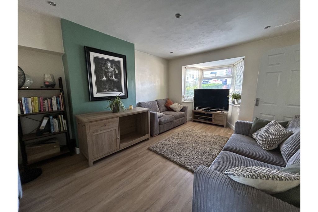 Property photo 2 of 11