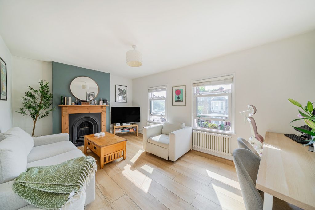 Property photo 1 of 17 1504348-7-19Ffbbd...