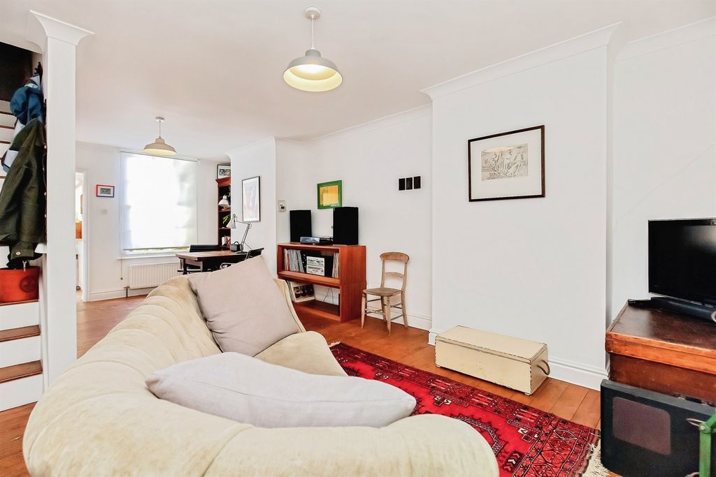 Property photo 2 of 18