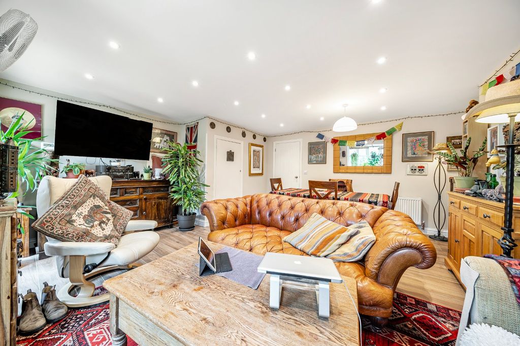 Property photo 2 of 14 Picture No. 30