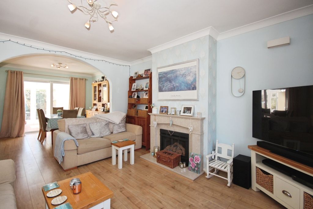 Property photo 2 of 15 Photo