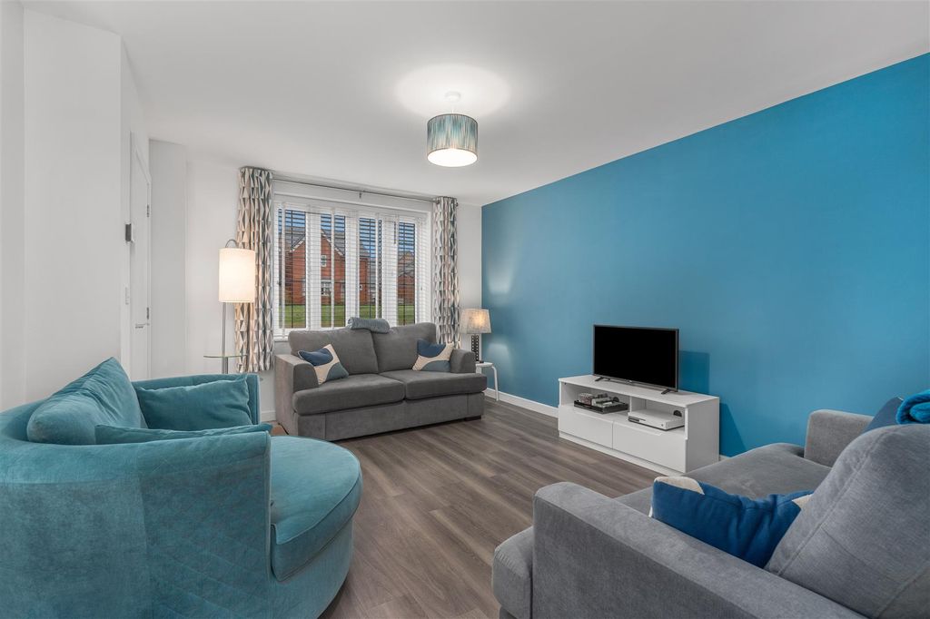 Property photo 2 of 16 9 Lunnun Road, Banbury-6.Jpg