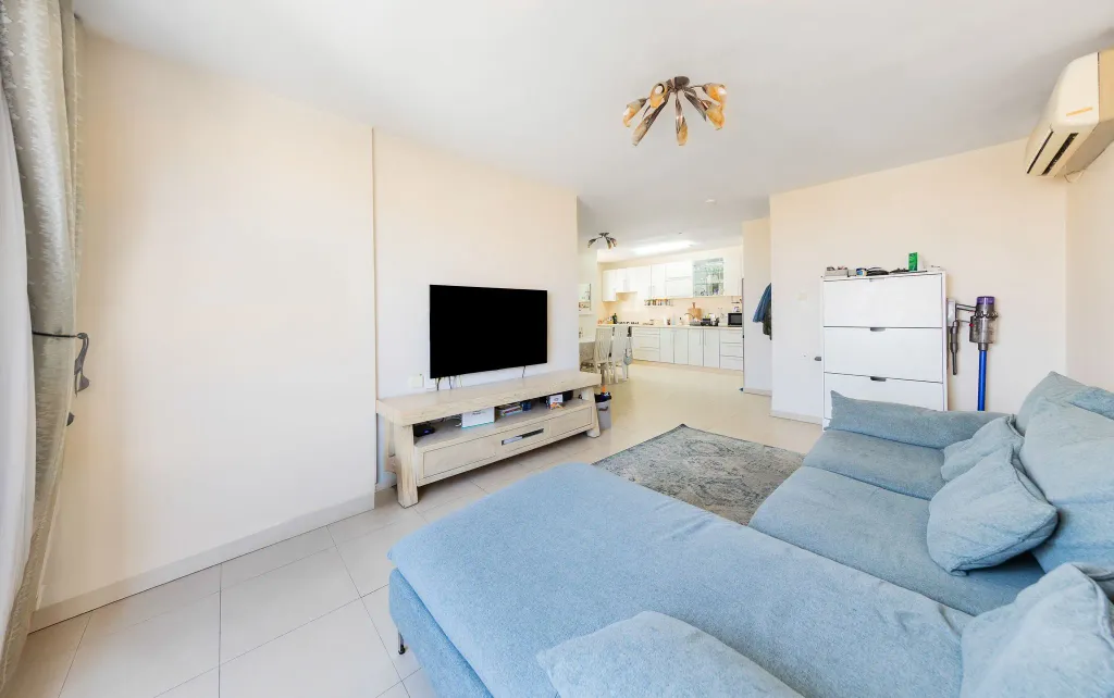 Property photo 2 of 8