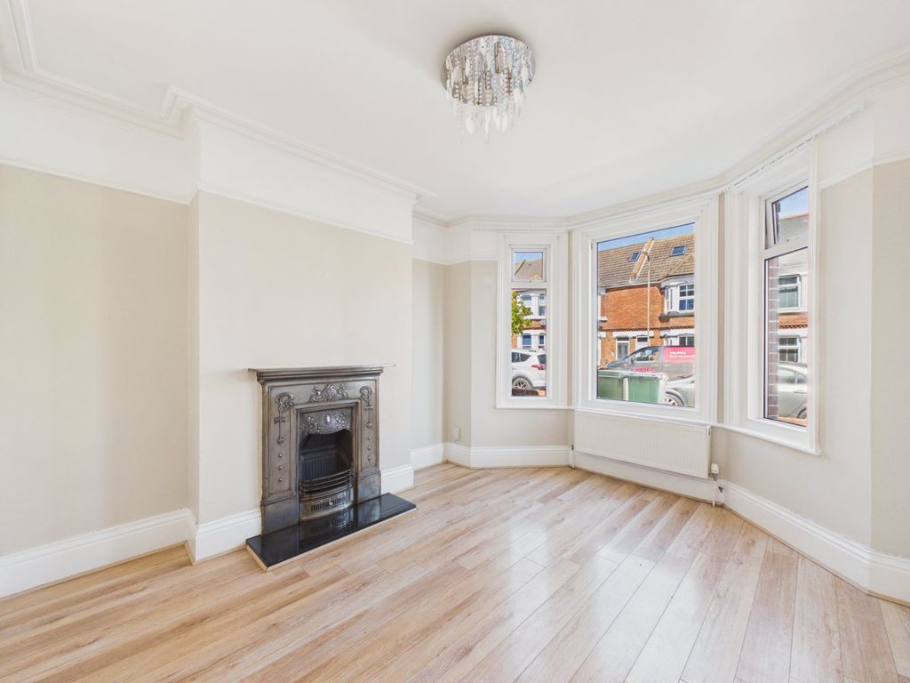 Property photo 3 of 17 Living Room