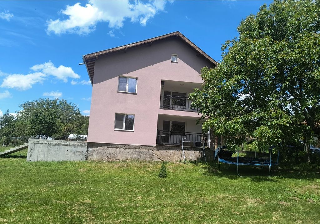 Property photo 2 of 6