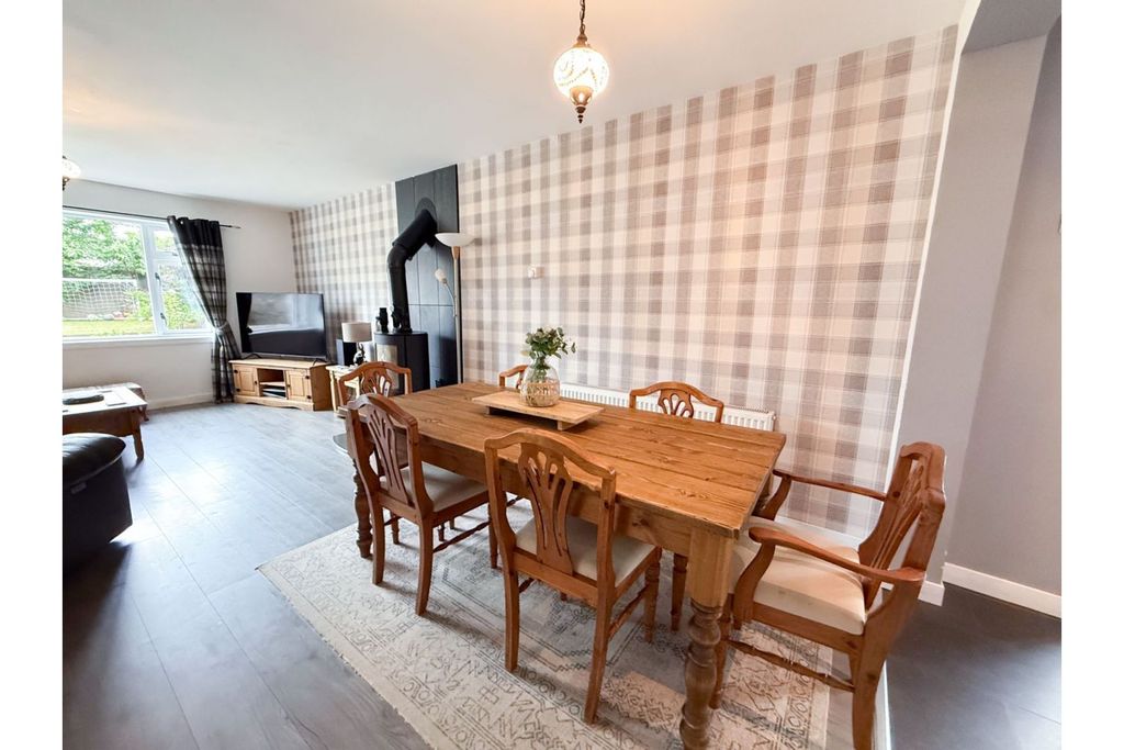 Property photo 3 of 15 Dining Area