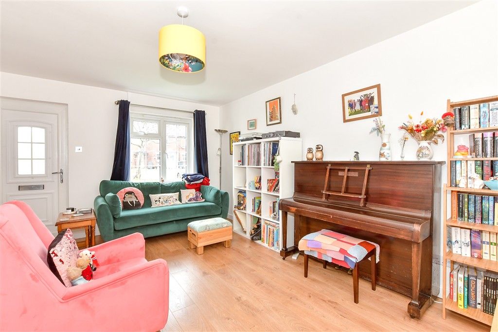 Property photo 2 of 10 Lounge