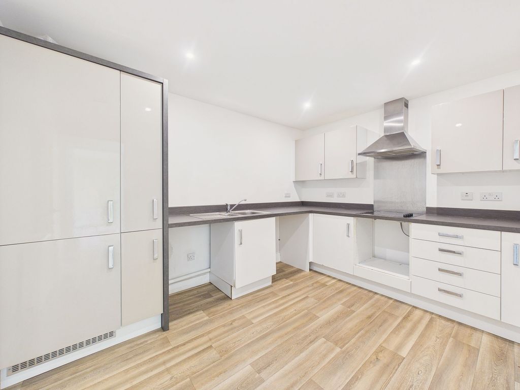 Property photo 3 of 11 Kitchen