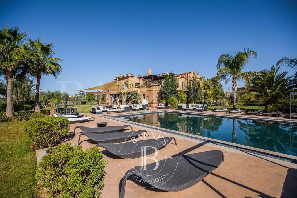 Property photo 1 of 20 Swimming Pool