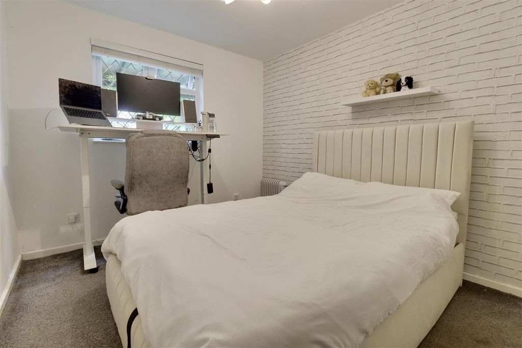 Property photo 3 of 10 E8258B96-7A5B-422C-Af8C-87Ced26D0971_1_201_A.Jpeg