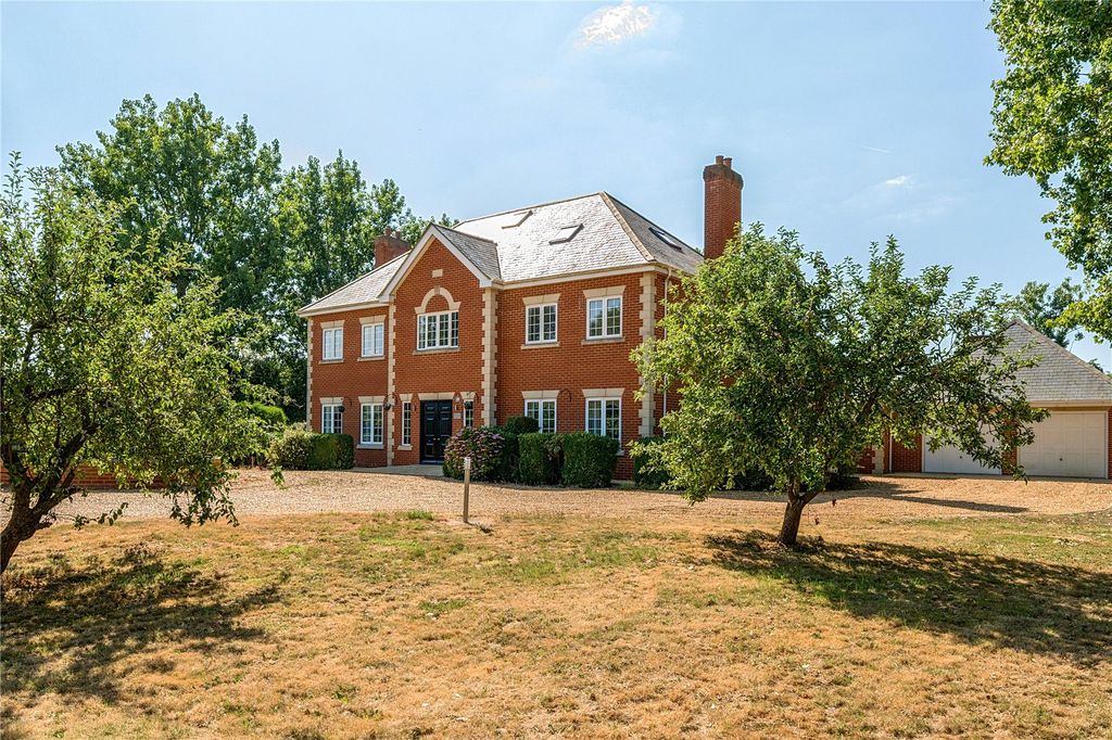 Property photo 2 of 44 Landmark House