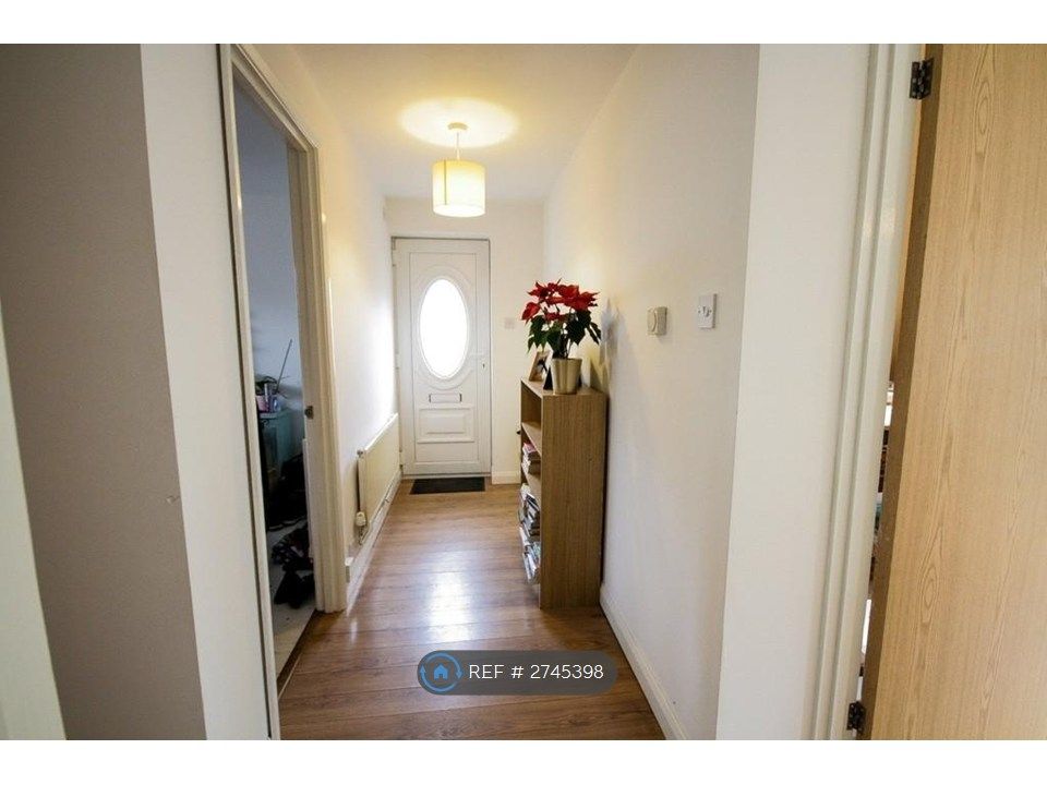 Property photo 3 of 14 Entrance Hall