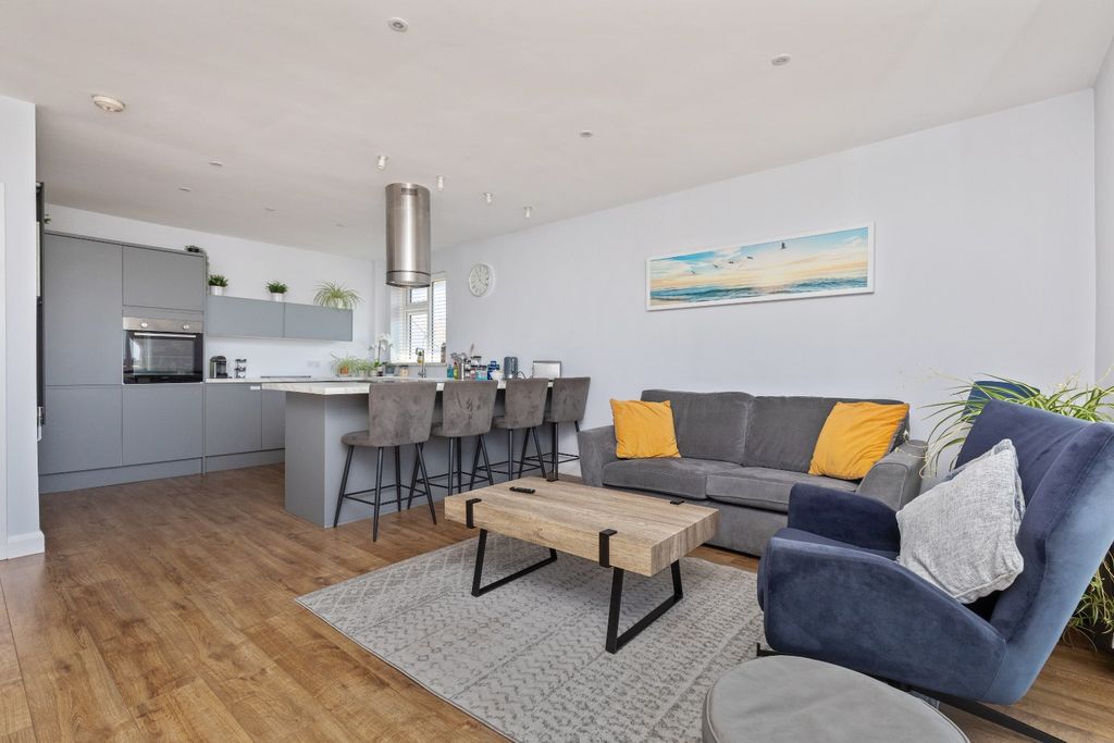 Property photo 3 of 18 4307027