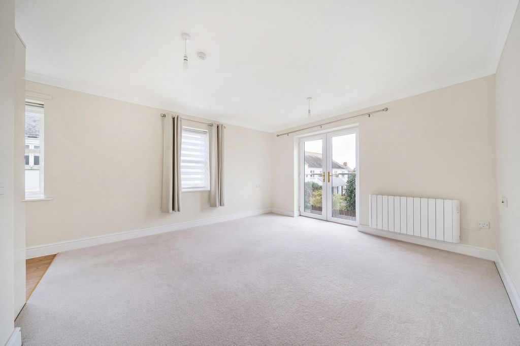 Property photo 2 of 17 Image
