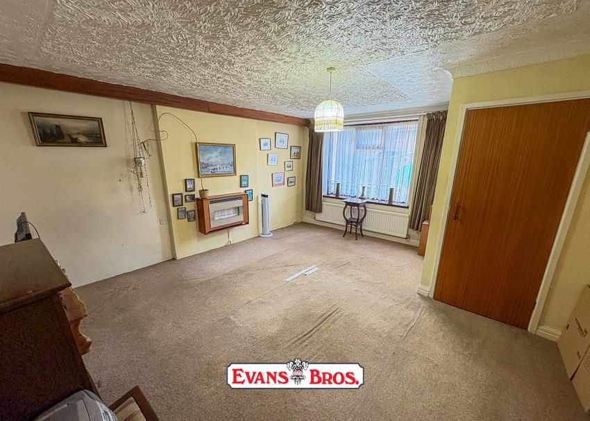 Property photo 2 of 11 Living Room