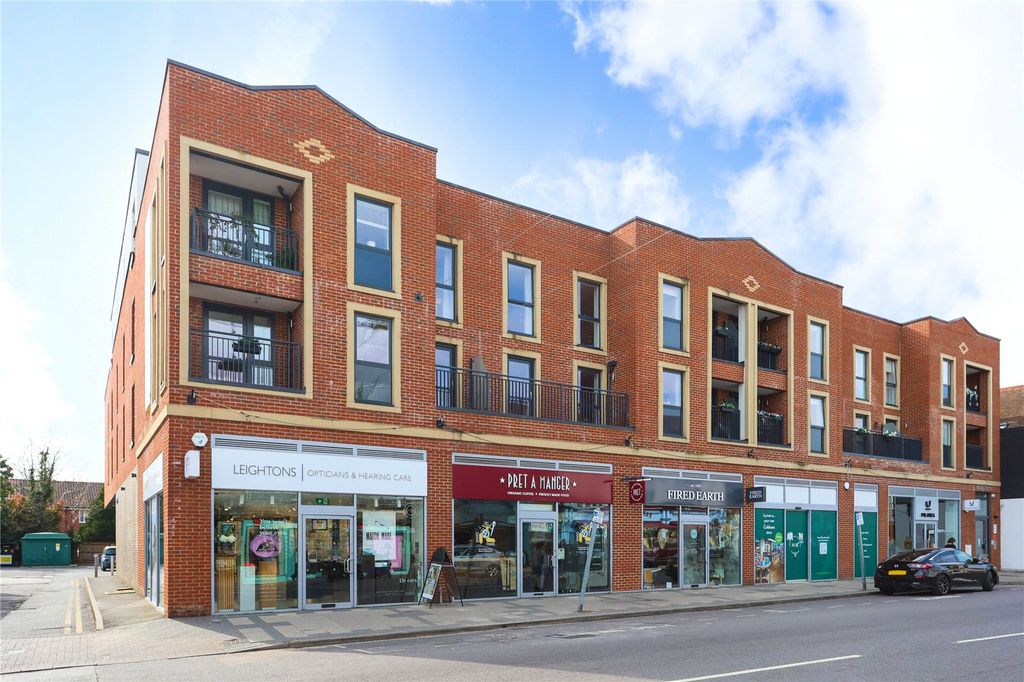 Property photo 3 of 8 High Street Position