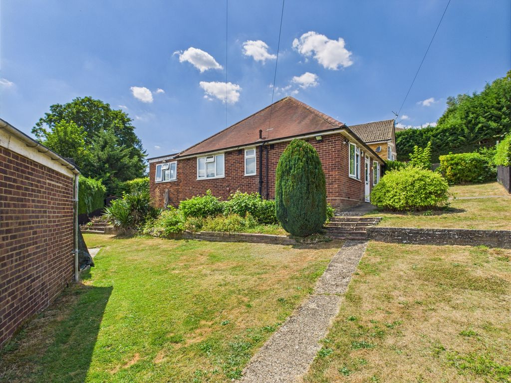 Property photo 1 of 12 Cam02136G0-Pr0441-Still012