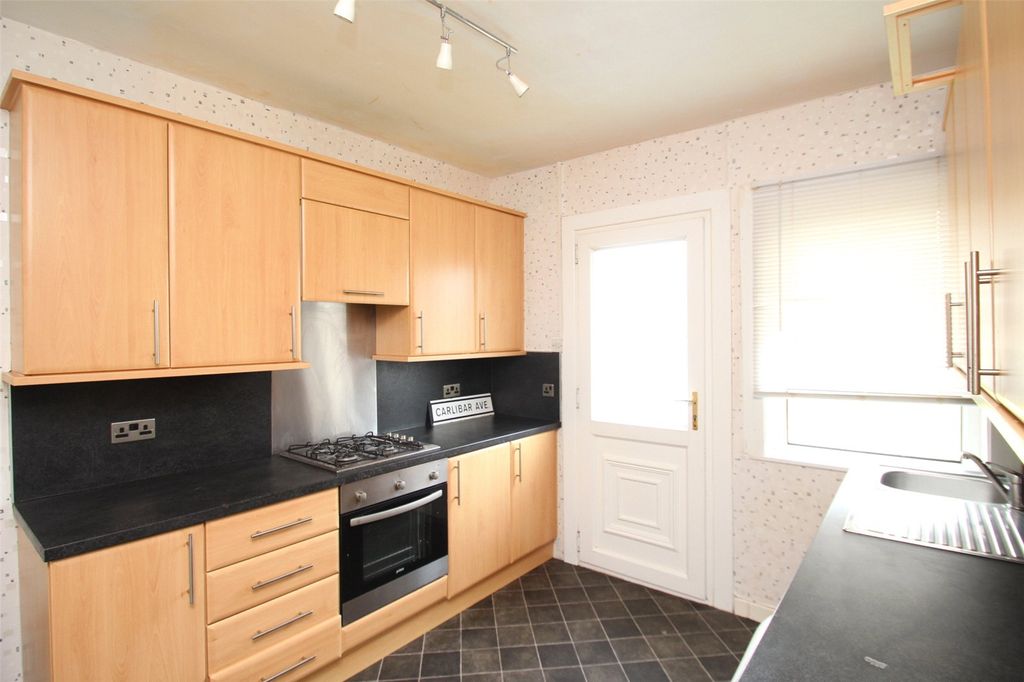 Property photo 3 of 7 Kitchen