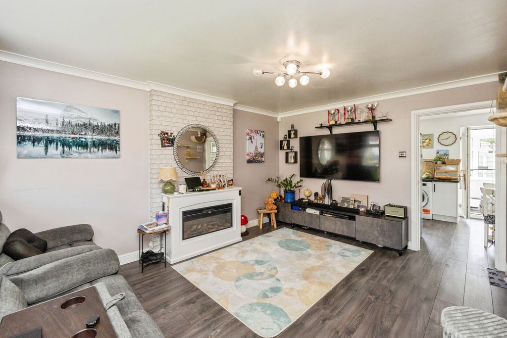 Property photo 3 of 16 Pbox-Img.Jpg