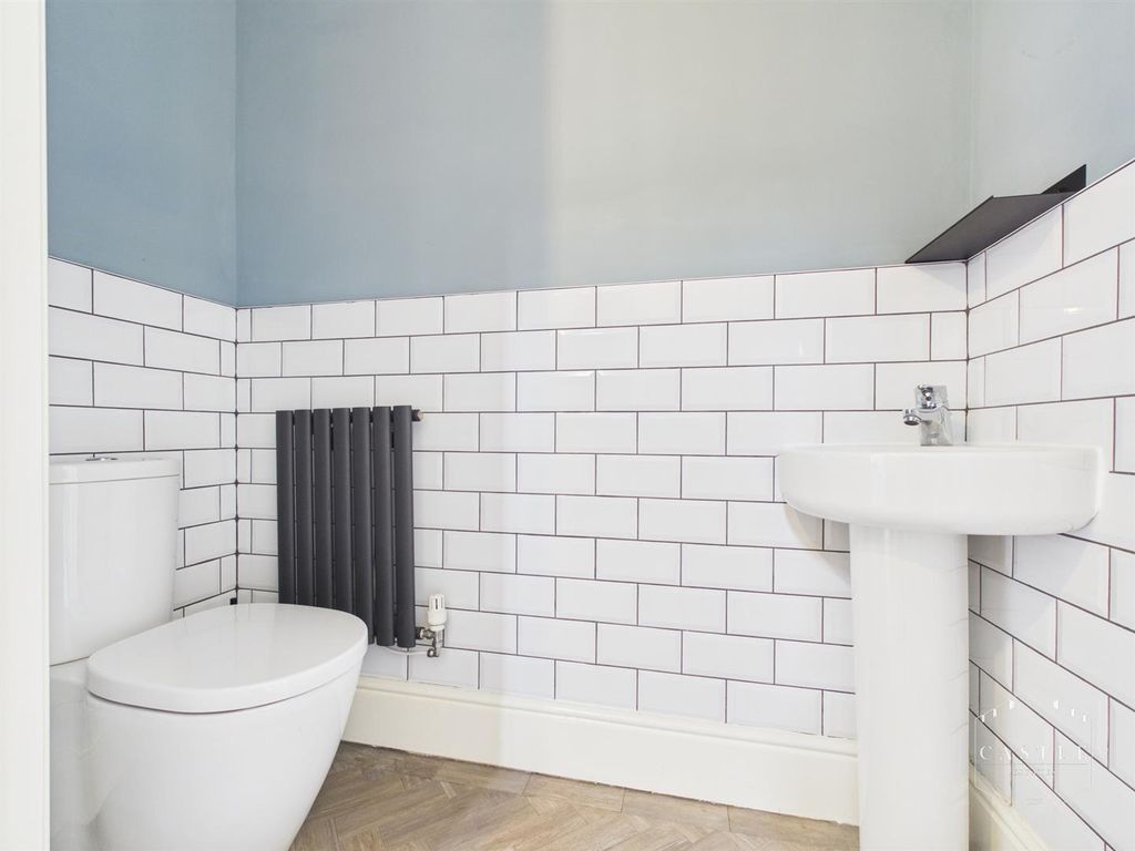 Property photo 3 of 21 Guest Cloakroom