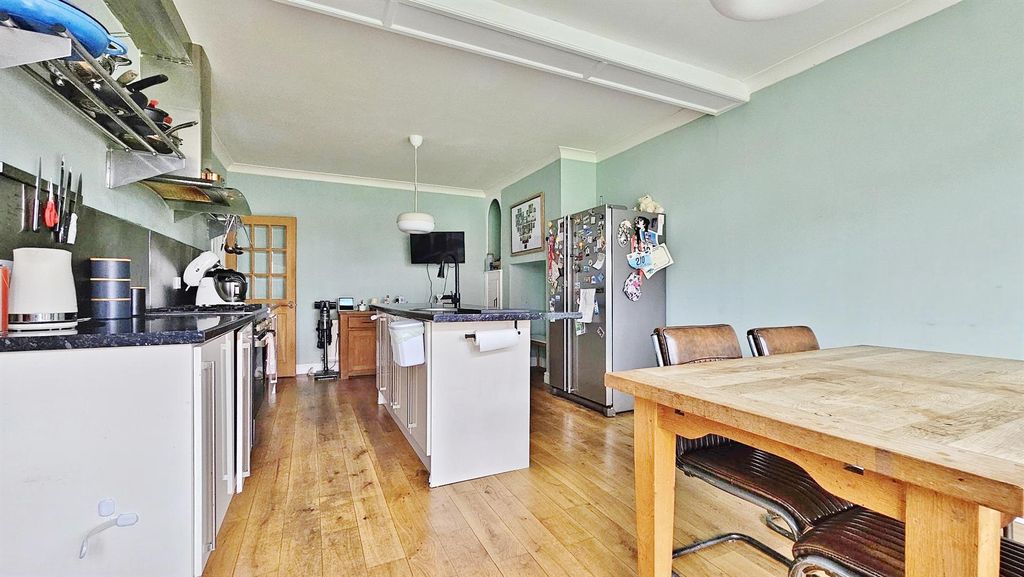 Property photo 3 of 27 Kitchen/Diner