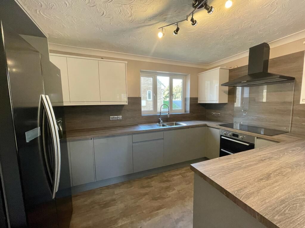 Property photo 2 of 19 Image