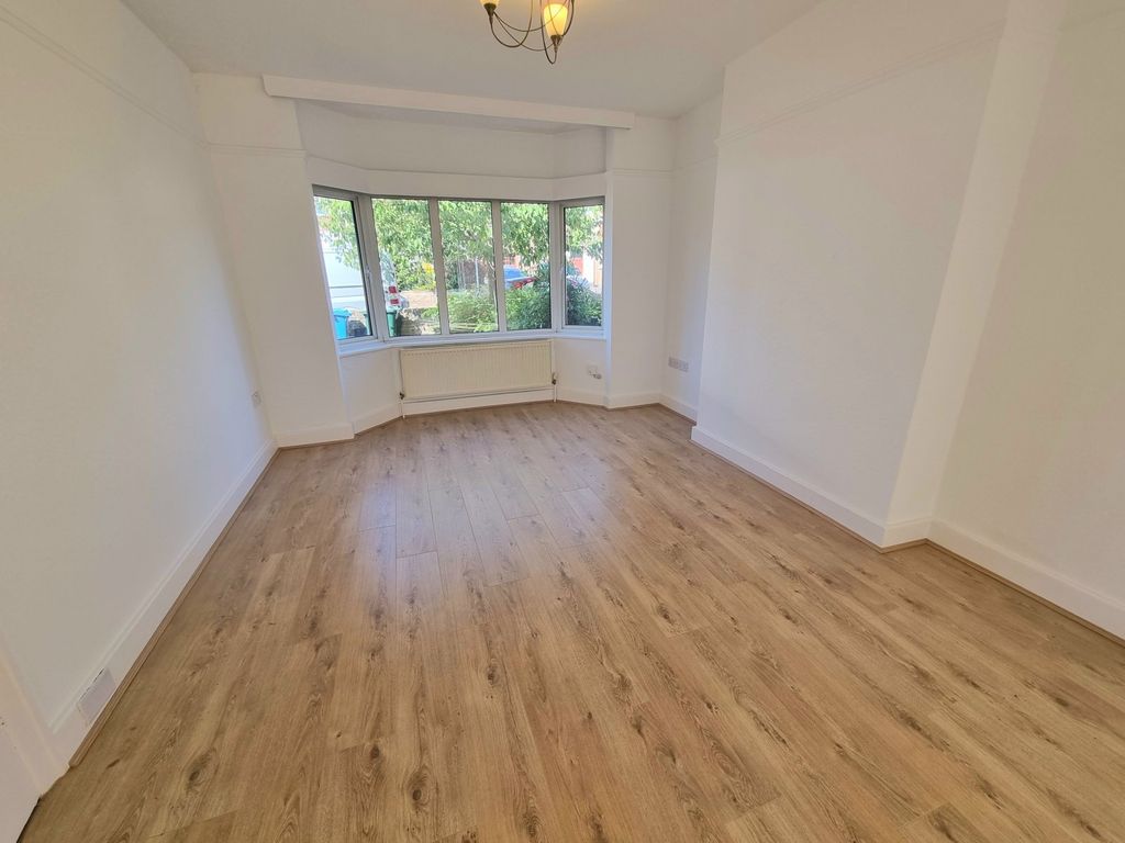 Property photo 2 of 12 Picture No. 30