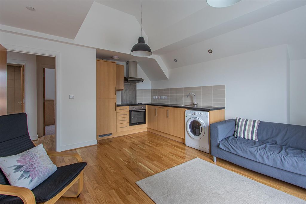 Property photo 1 of 9 Churchill Villas 46-3.Jpg