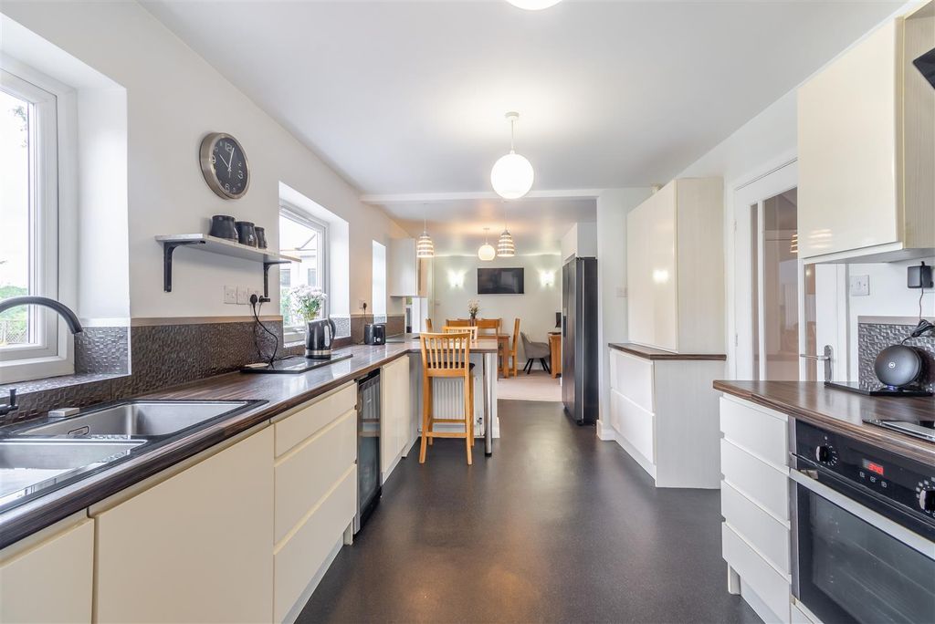 Property photo 2 of 46 8647853-Interior06.Jpg