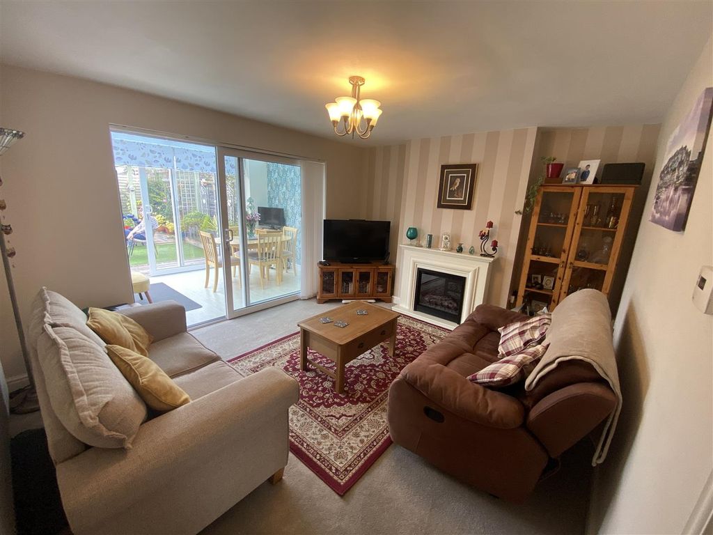 Property photo 2 of 13 Lounge