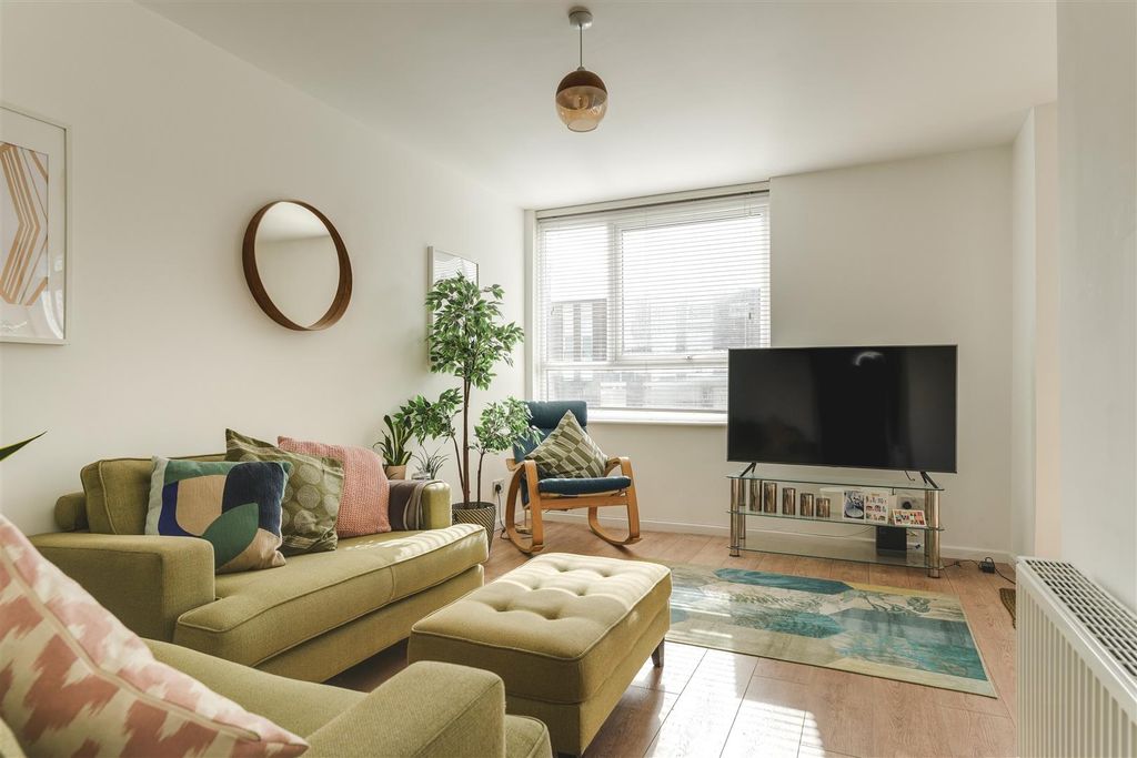 Property photo 3 of 22 Priory Court-7.Jpg