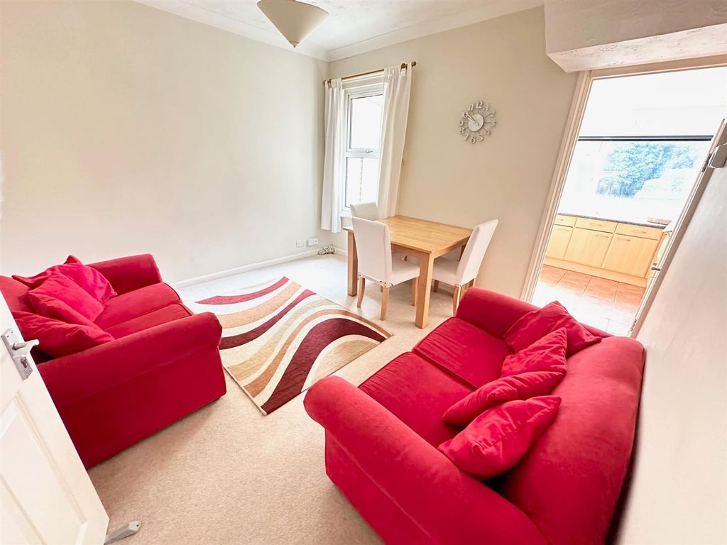 Property photo 2 of 15 liv.Jpg