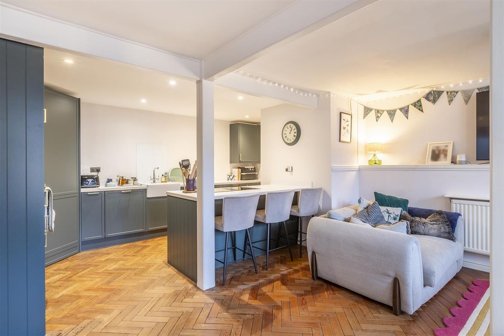 Property photo 3 of 30 Kitchen