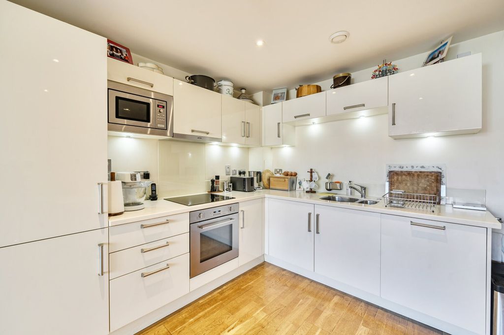 Property photo 2 of 23